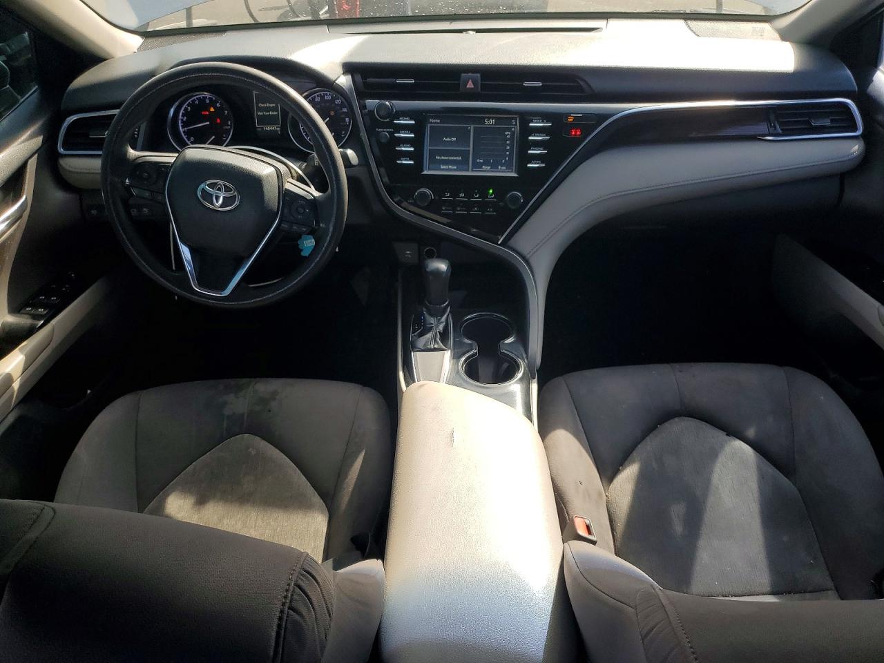 2018 TOYOTA CAMRY LE photo 8