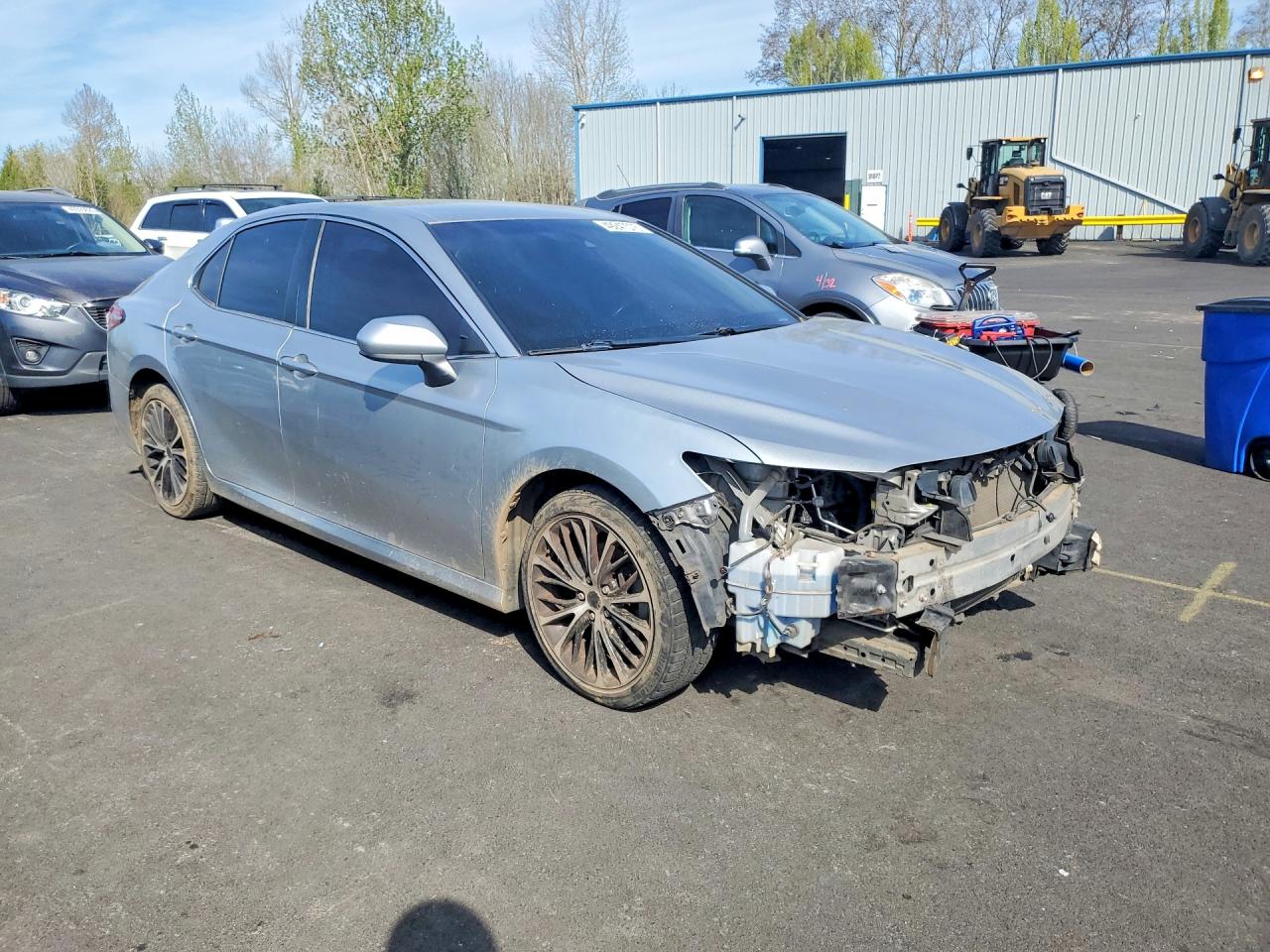 2018 TOYOTA CAMRY LE photo 4