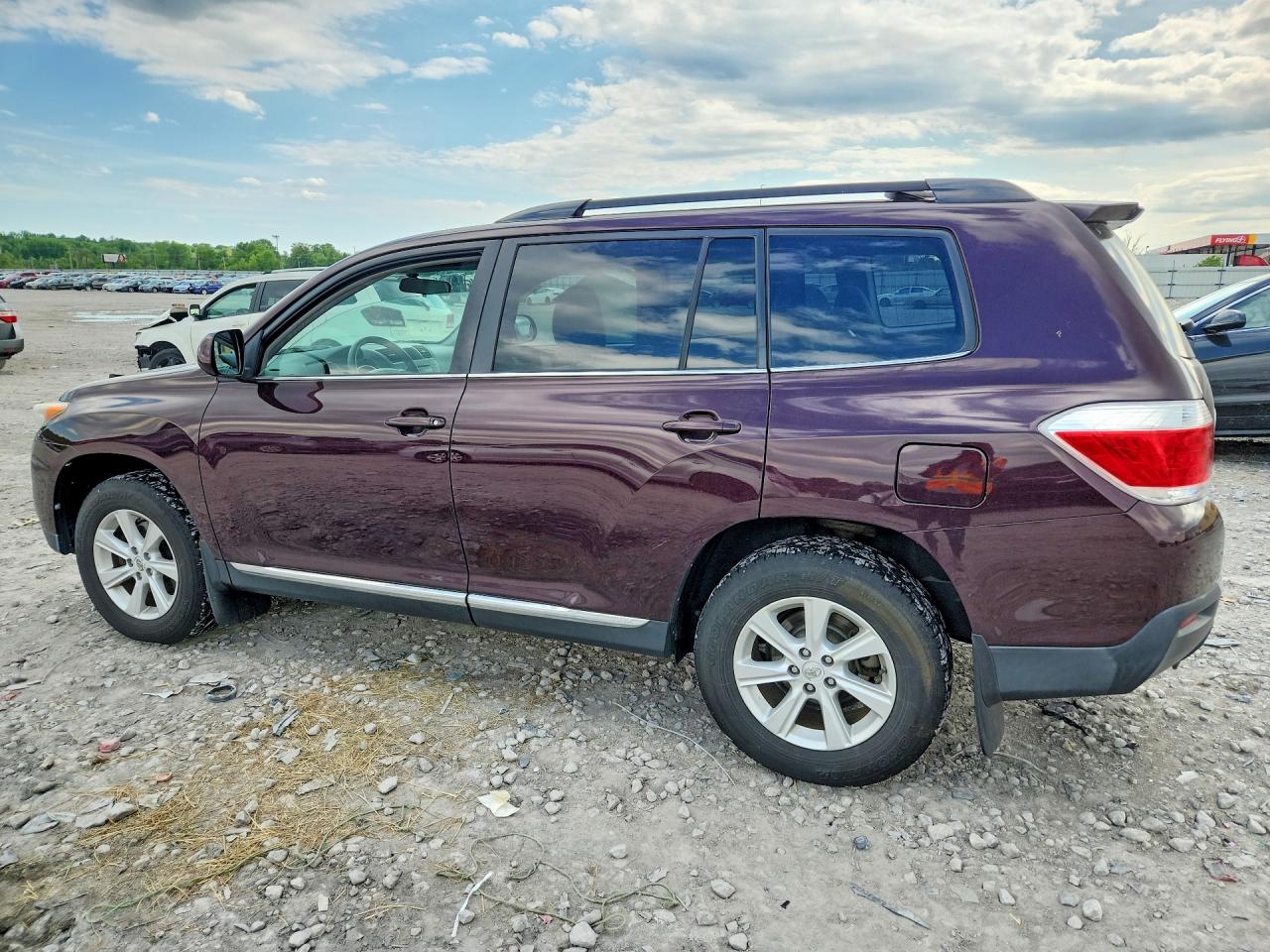2011 TOYOTA HIGHLANDER BASE photo 3