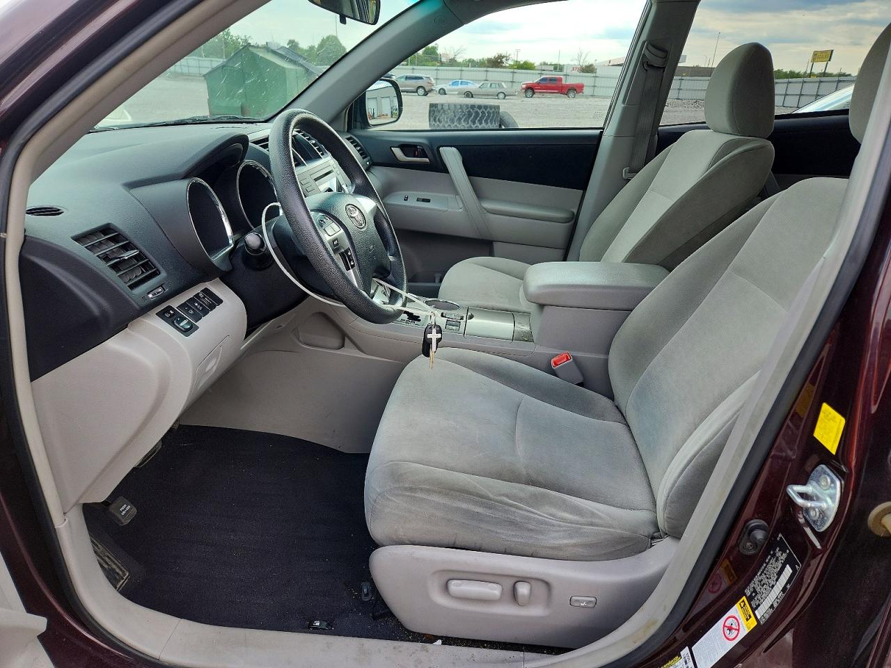 2011 TOYOTA HIGHLANDER BASE photo 13