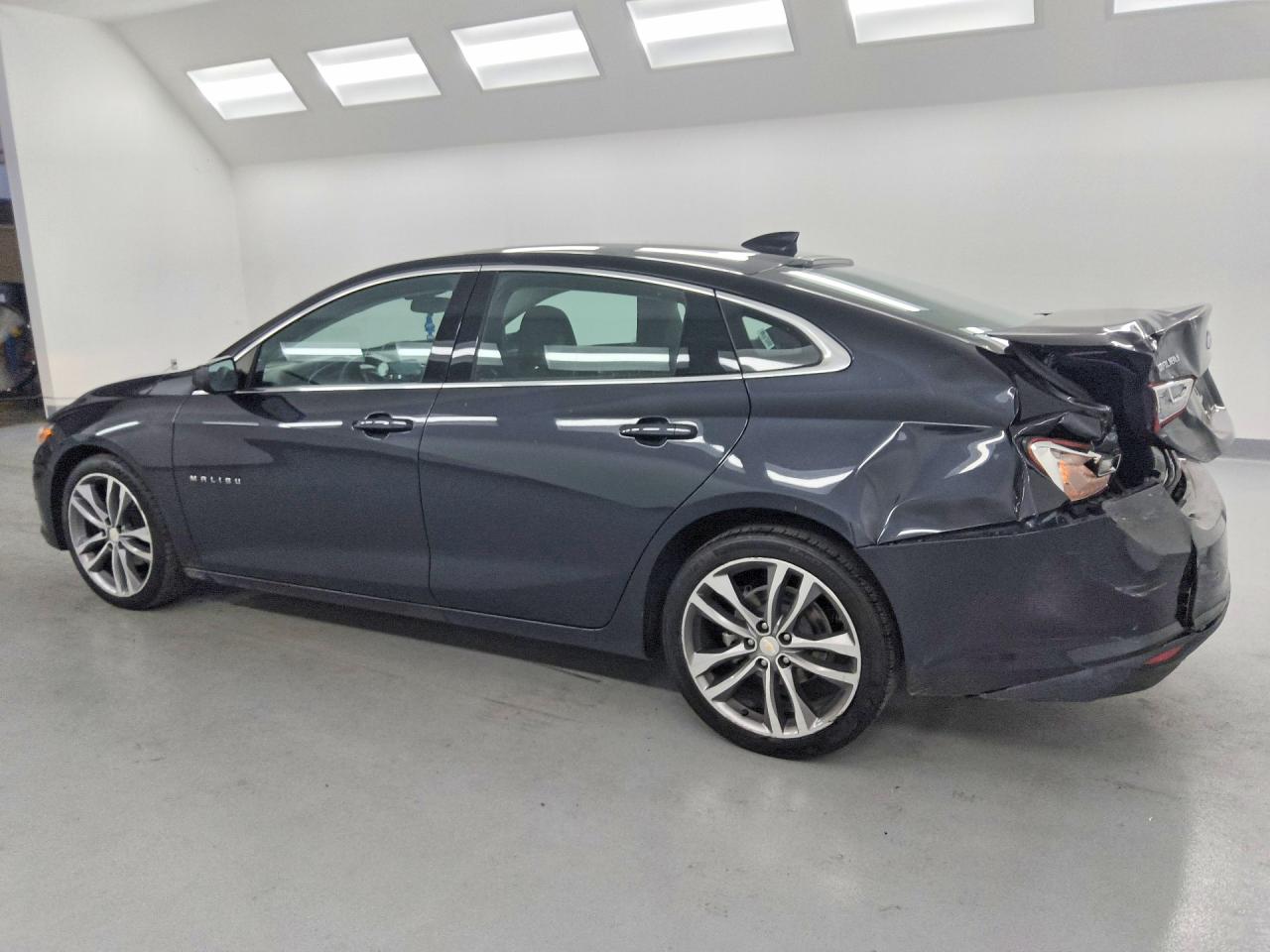 2023 CHEVROLET MALIBU LT photo 4