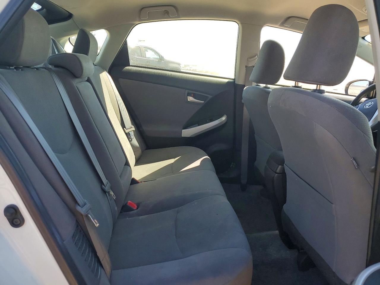2015 TOYOTA PRIUS THREE photo 19
