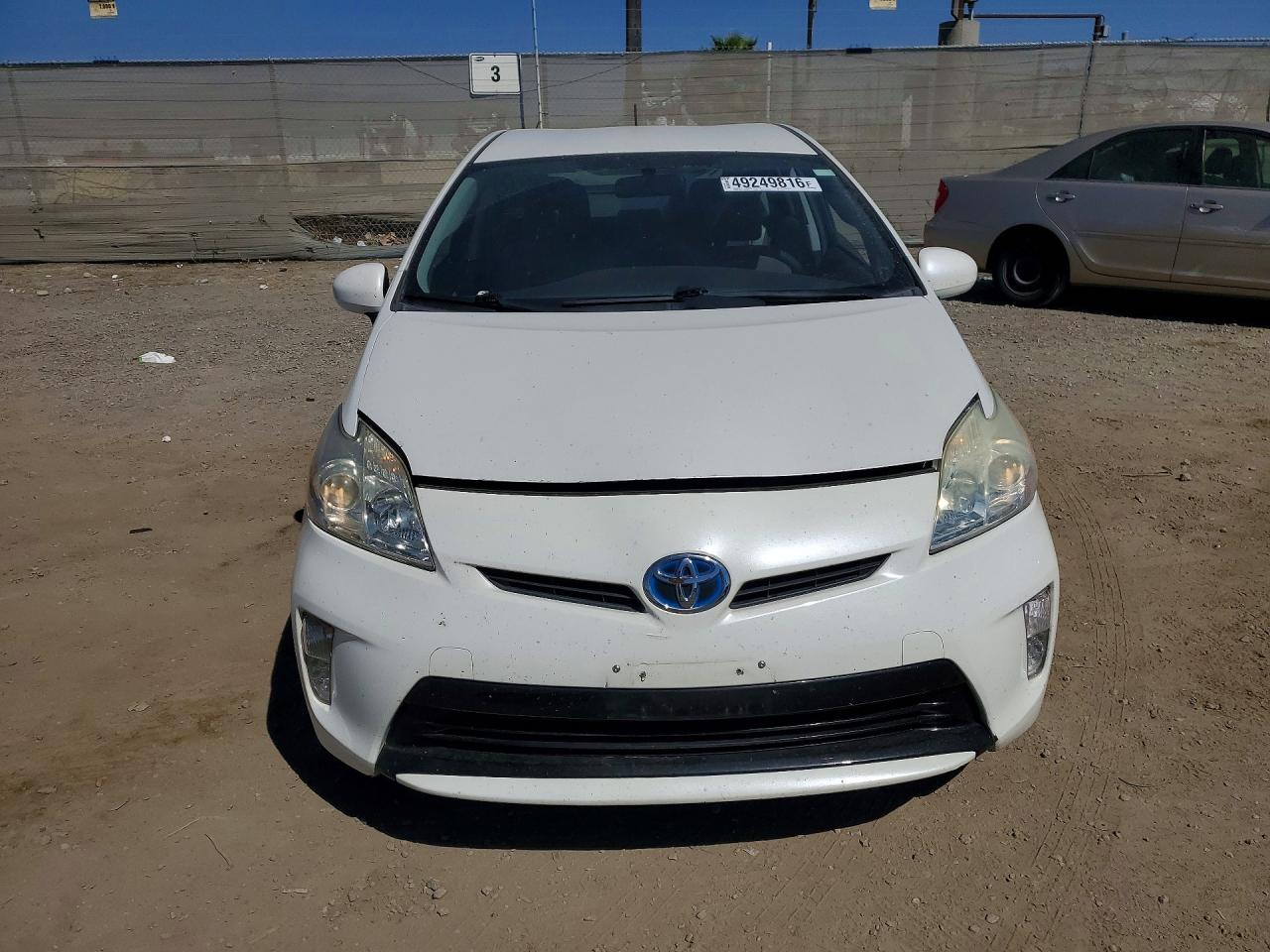 2015 TOYOTA PRIUS THREE photo 9