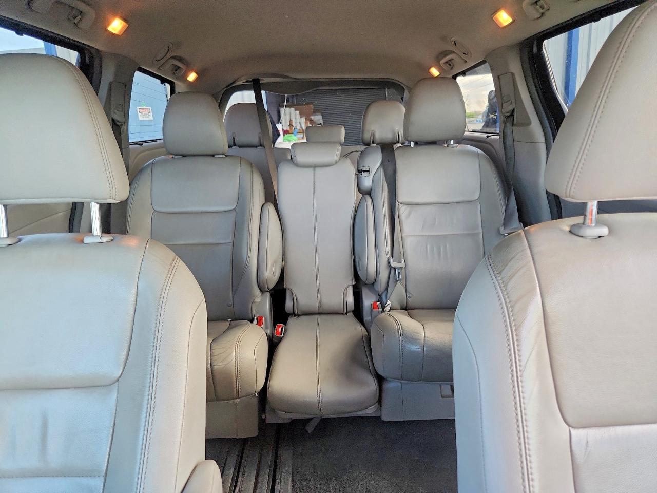 2015 TOYOTA SIENNA XLE 8-PASSENGER photo 19