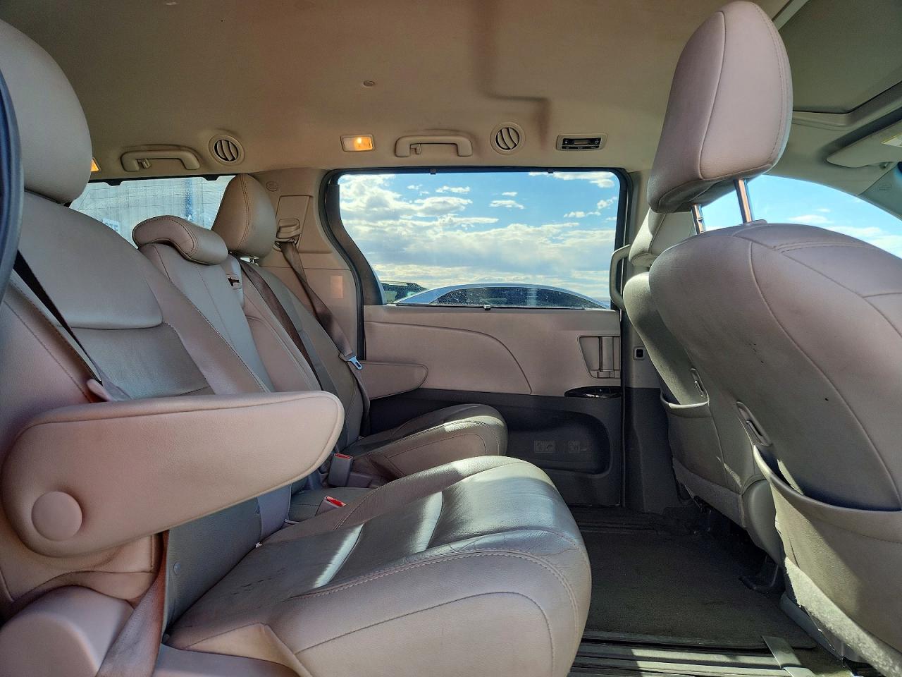 2015 TOYOTA SIENNA XLE 8-PASSENGER photo 21