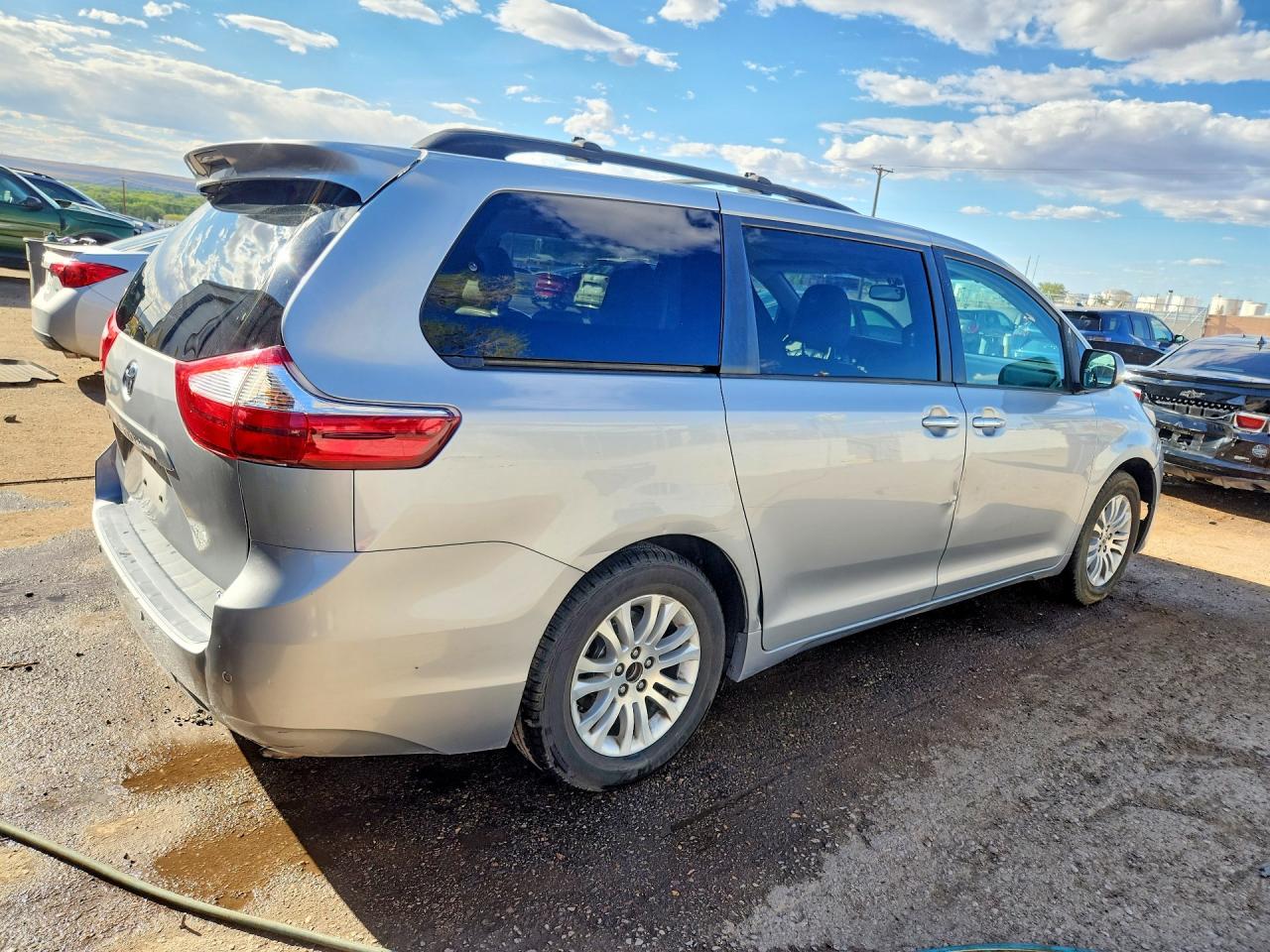 2015 TOYOTA SIENNA XLE 8-PASSENGER photo 5