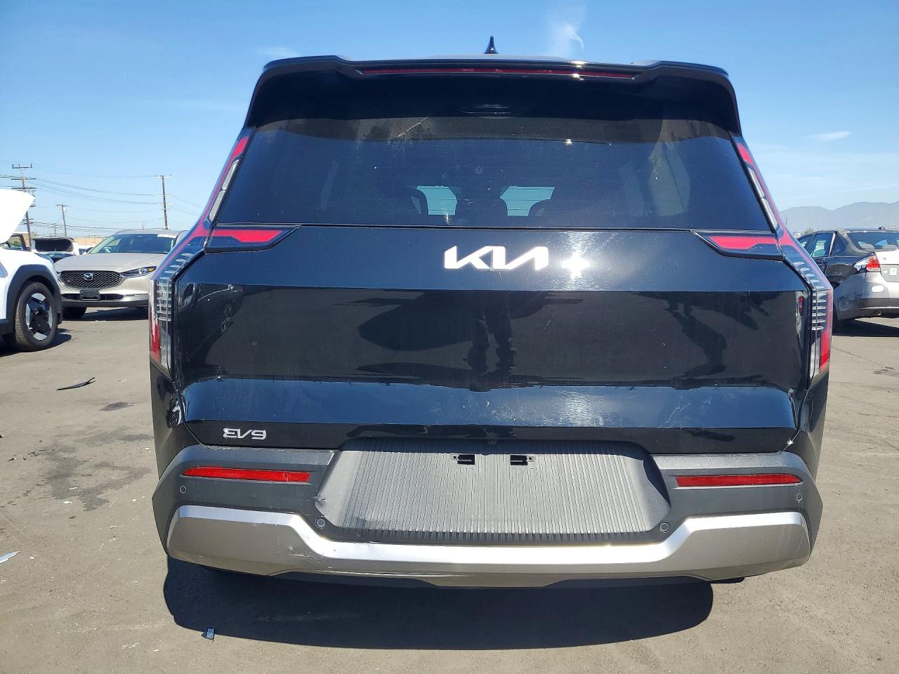2026 KIA EV9 WIND photo 16
