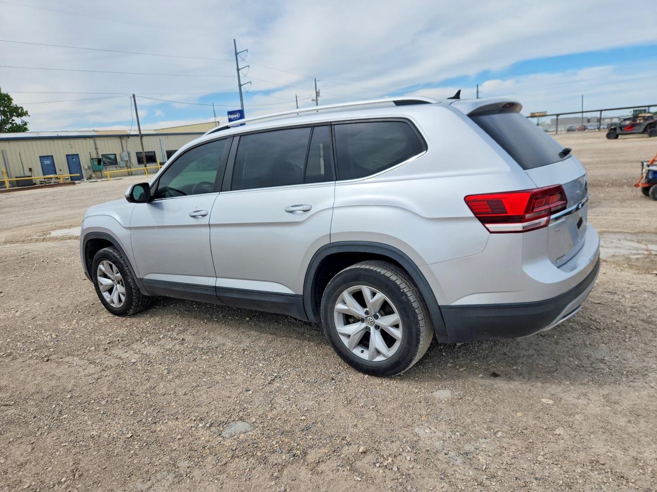 2018 VOLKSWAGEN ATLAS SE photo 3