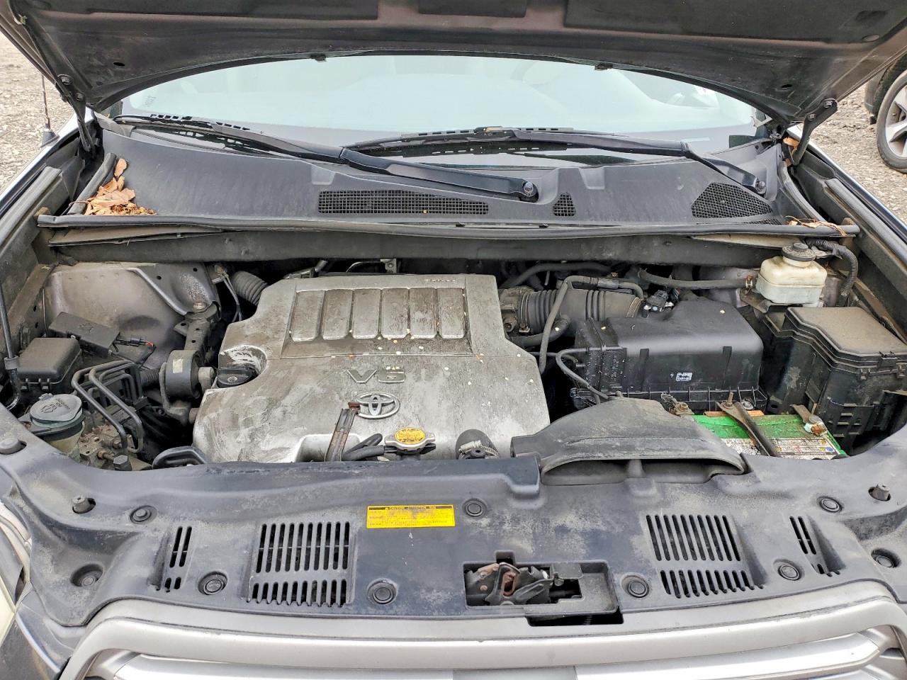 2010 TOYOTA HIGHLANDER BASE photo 34