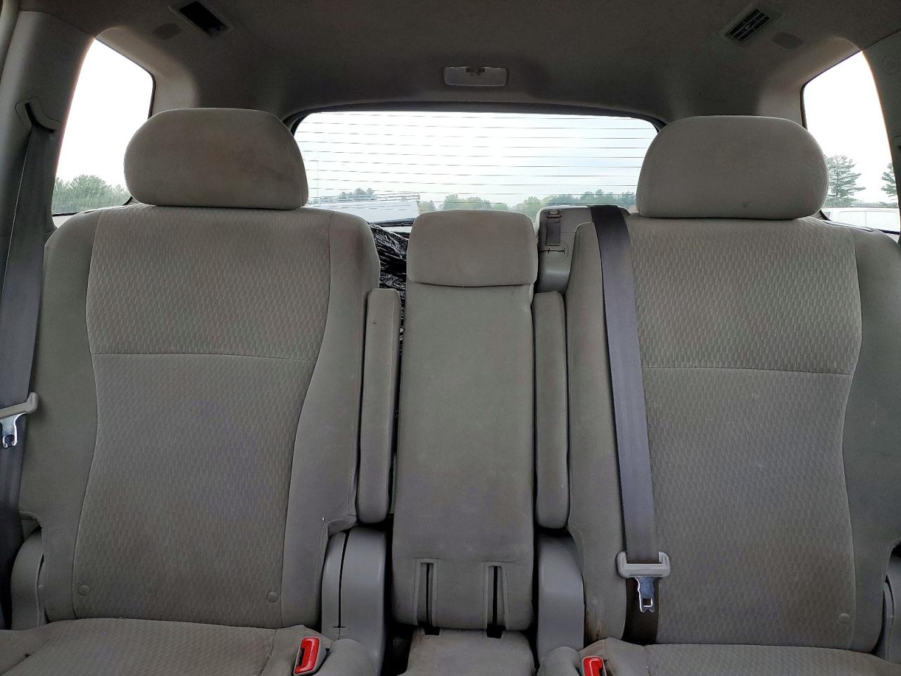 2010 TOYOTA HIGHLANDER BASE photo 28