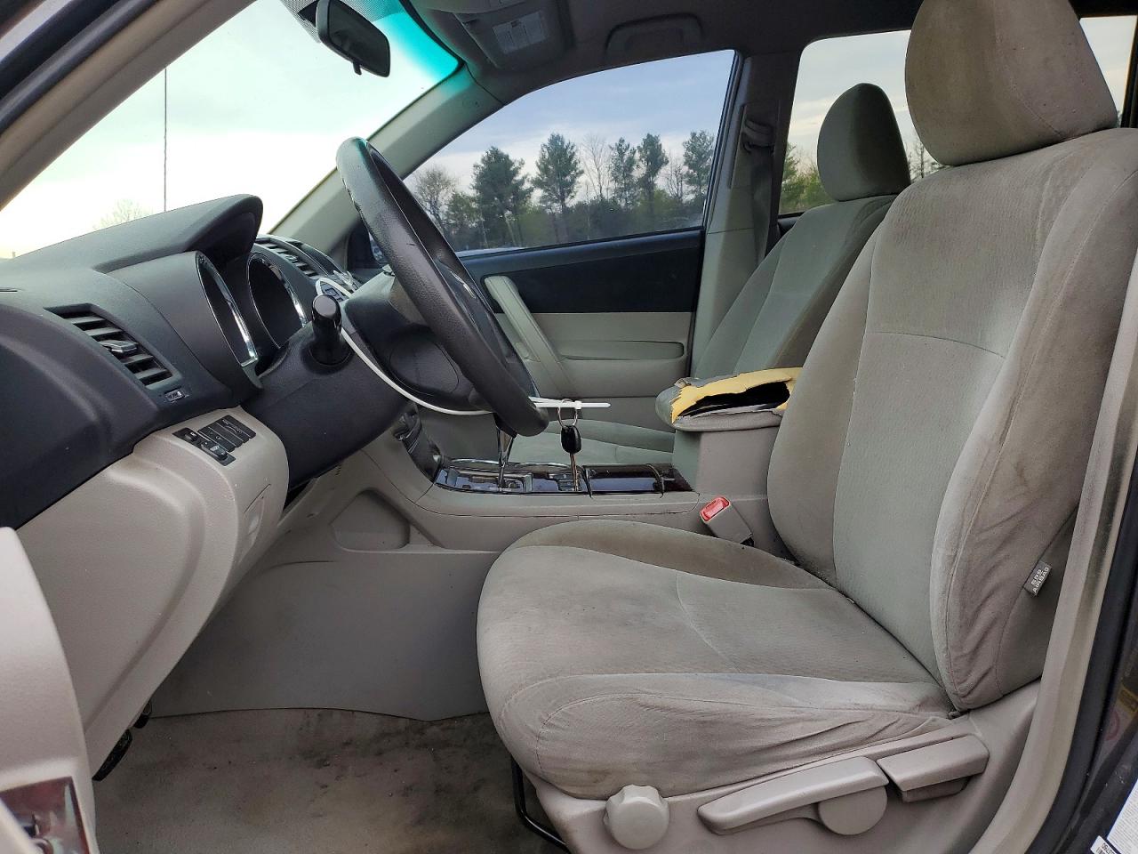 2010 TOYOTA HIGHLANDER BASE photo 19