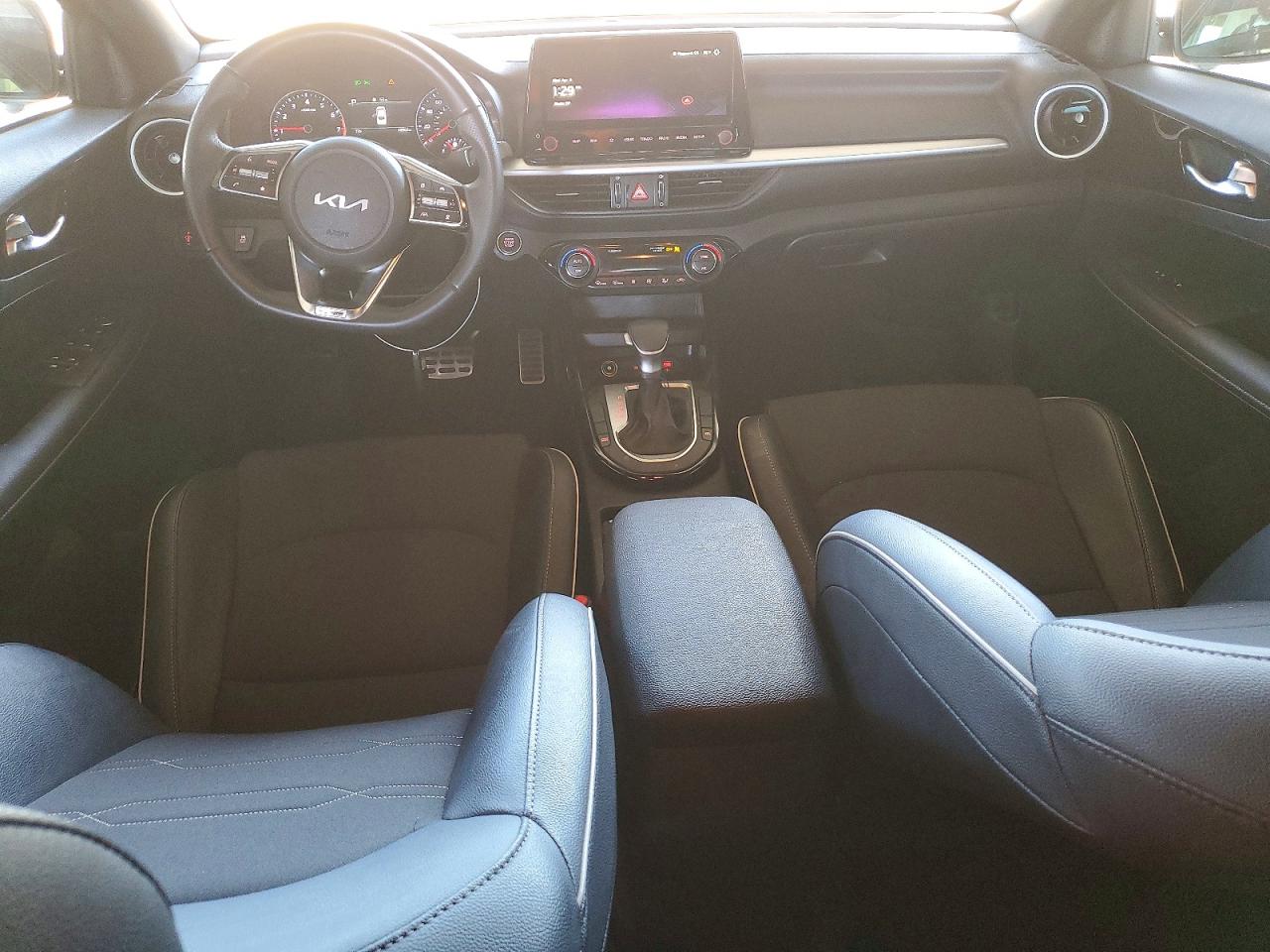 2024 KIA FORTE GT LINE photo 8