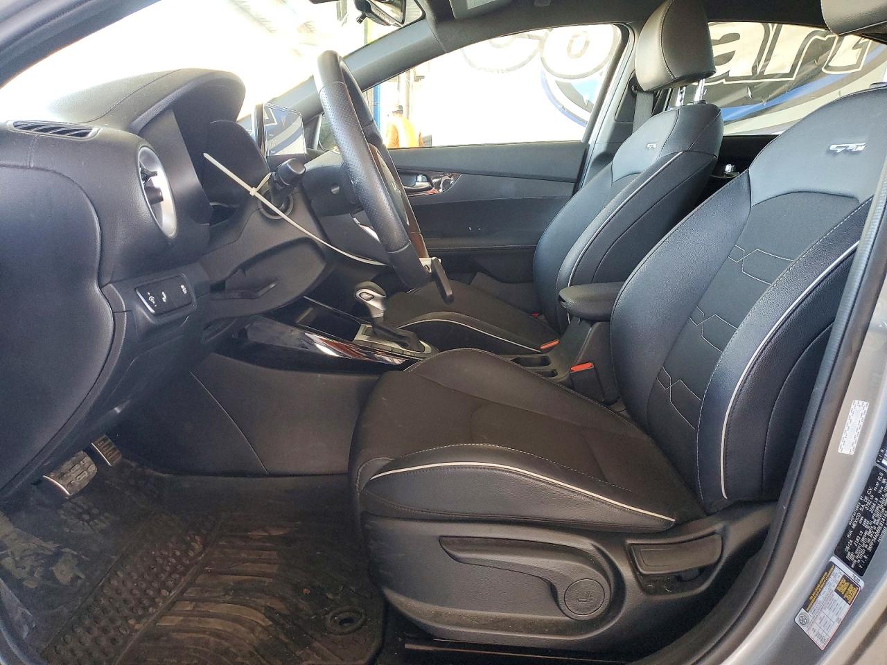 2024 KIA FORTE GT LINE photo 7