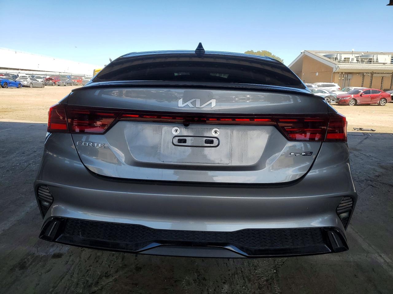 2024 KIA FORTE GT LINE photo 6
