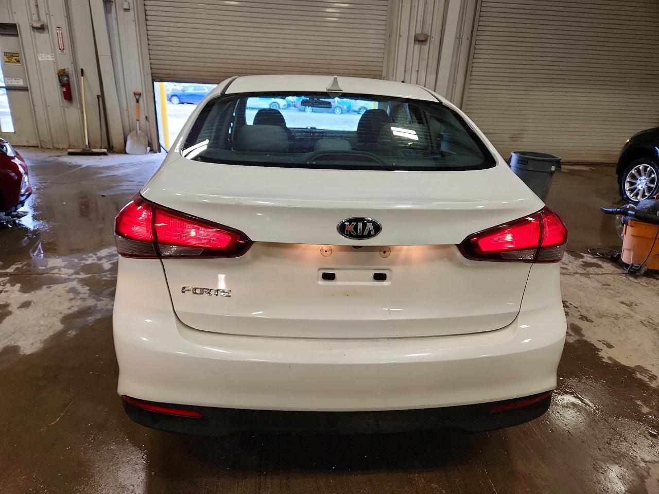 2017 KIA FORTE LX photo 16