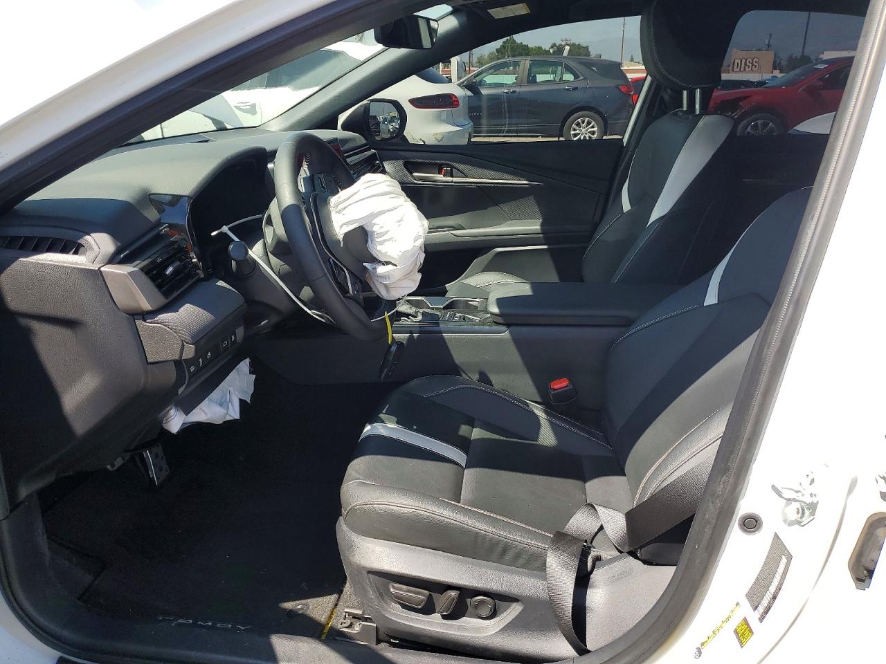 2025 TOYOTA CAMRY SE photo 13