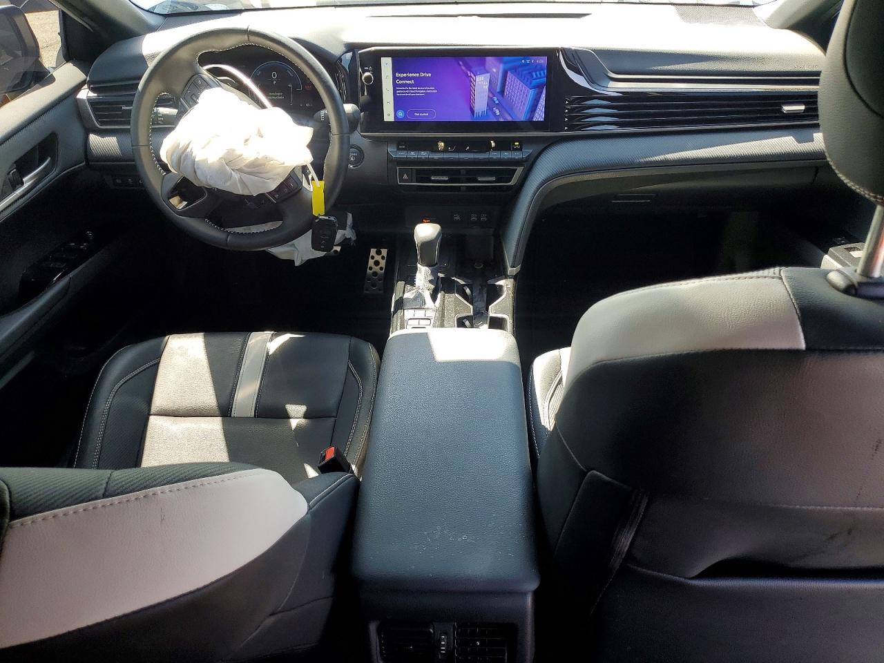 2025 TOYOTA CAMRY SE photo 15