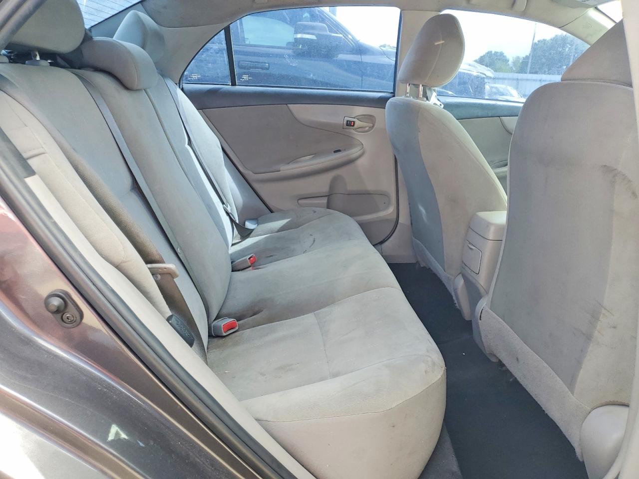 2013 TOYOTA COROLLA L photo 10