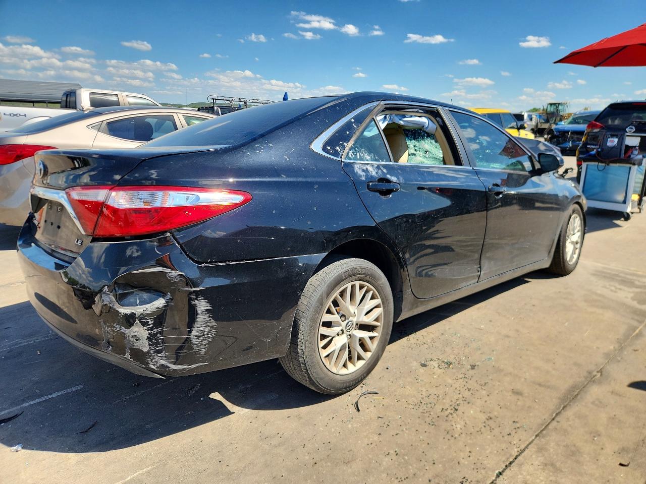 2016 TOYOTA CAMRY LE photo 5