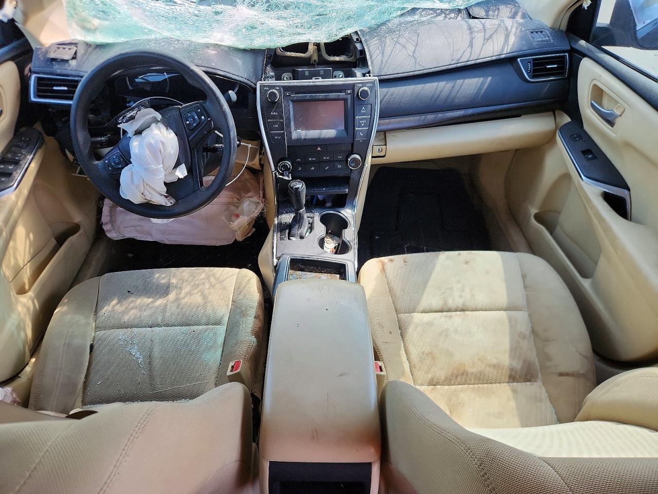 2016 TOYOTA CAMRY LE photo 15