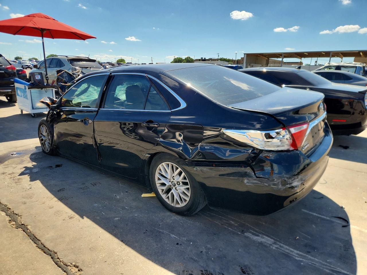 2016 TOYOTA CAMRY LE photo 3
