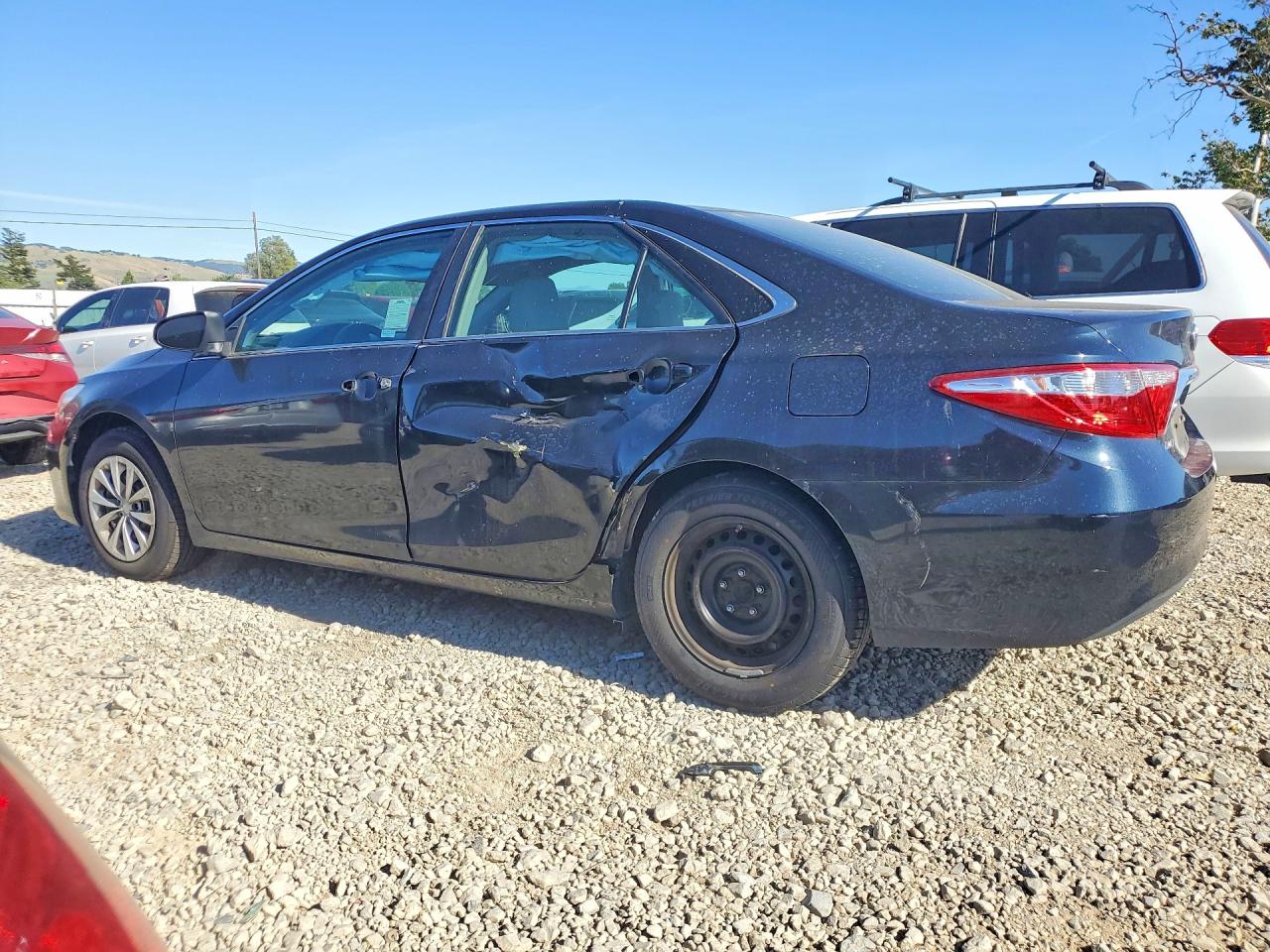 2016 TOYOTA CAMRY LE photo 3