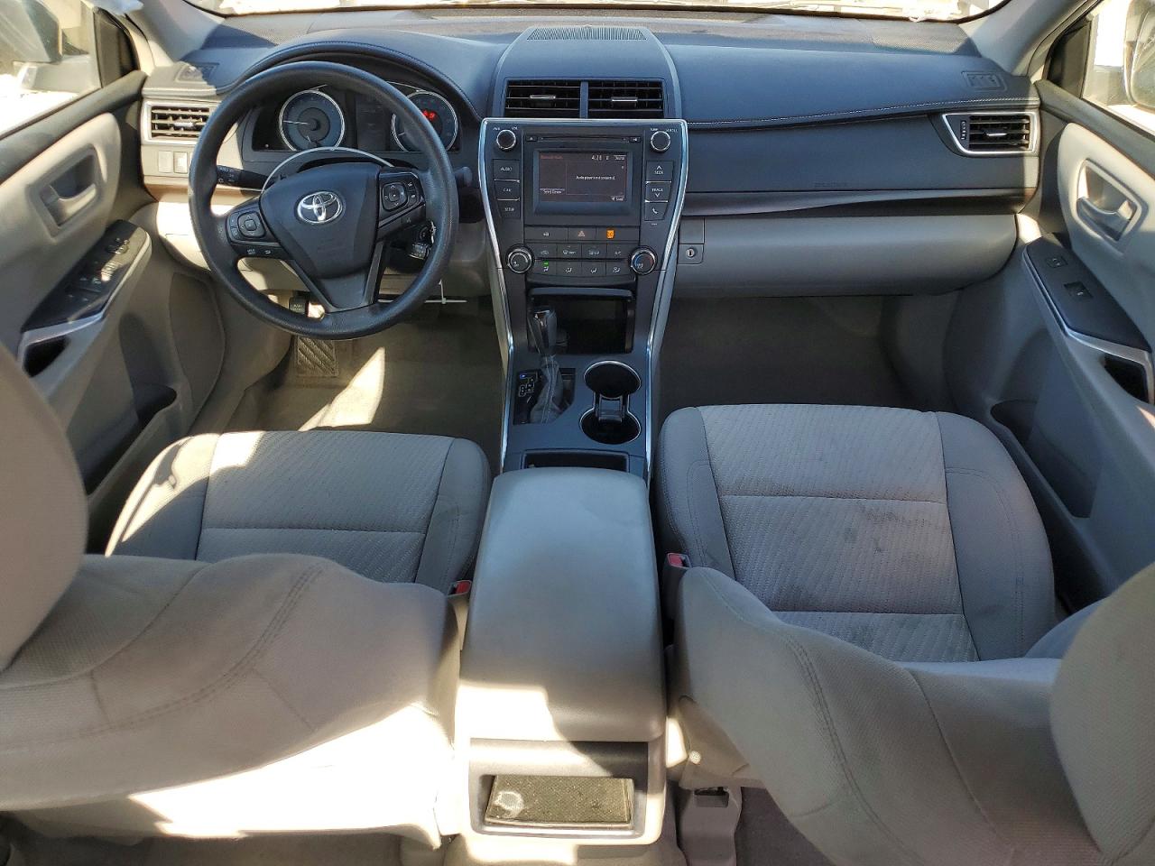 2016 TOYOTA CAMRY LE photo 15