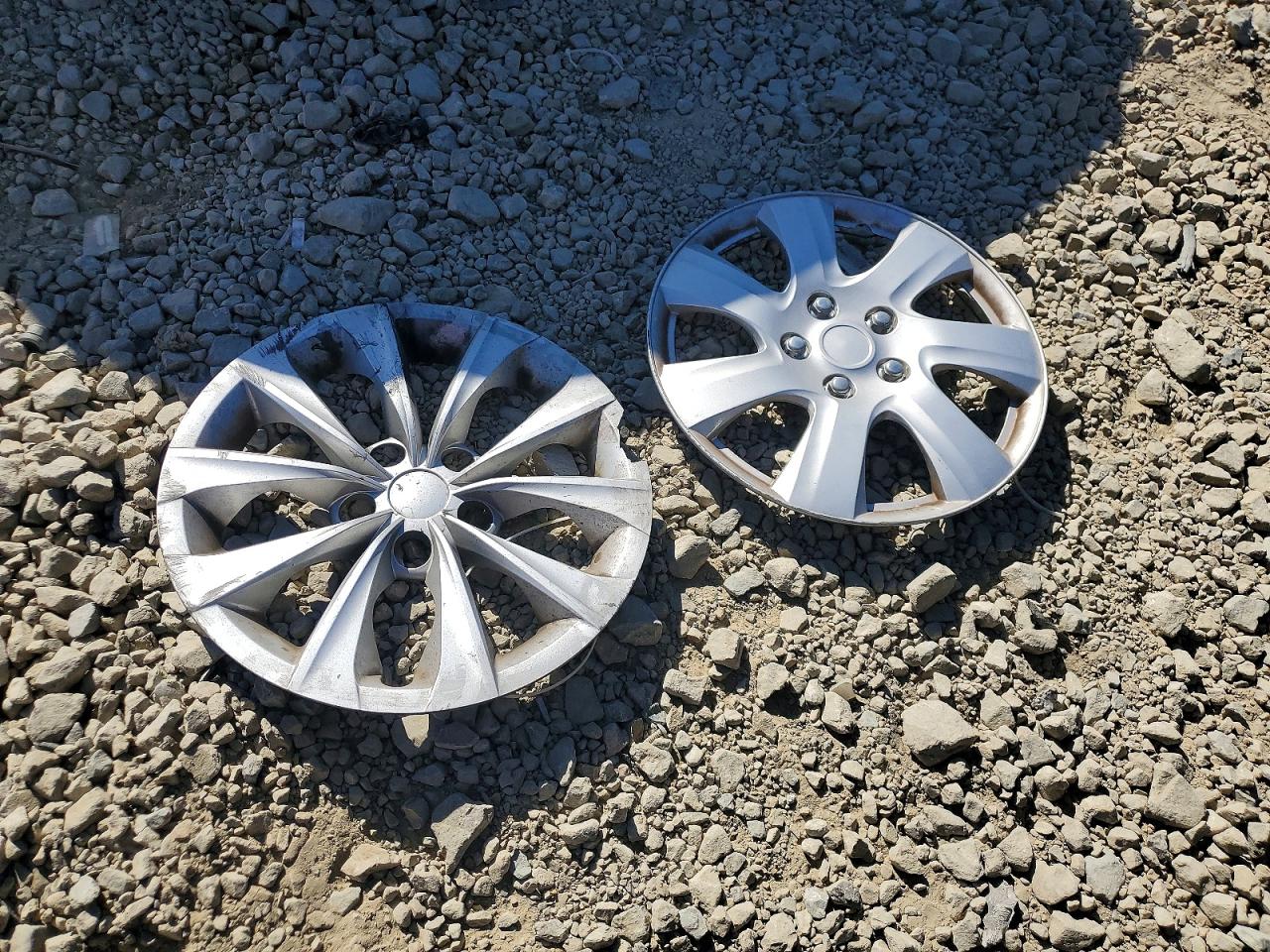 2016 TOYOTA CAMRY LE photo 23