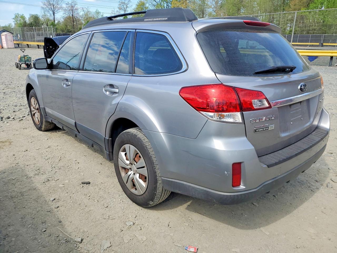 2010 SUBARU OUTBACK 2.5I photo 3