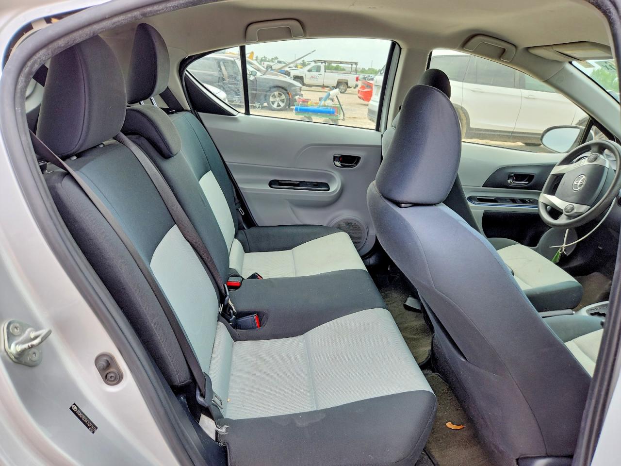 2012 TOYOTA PRIUS C THREE photo 19