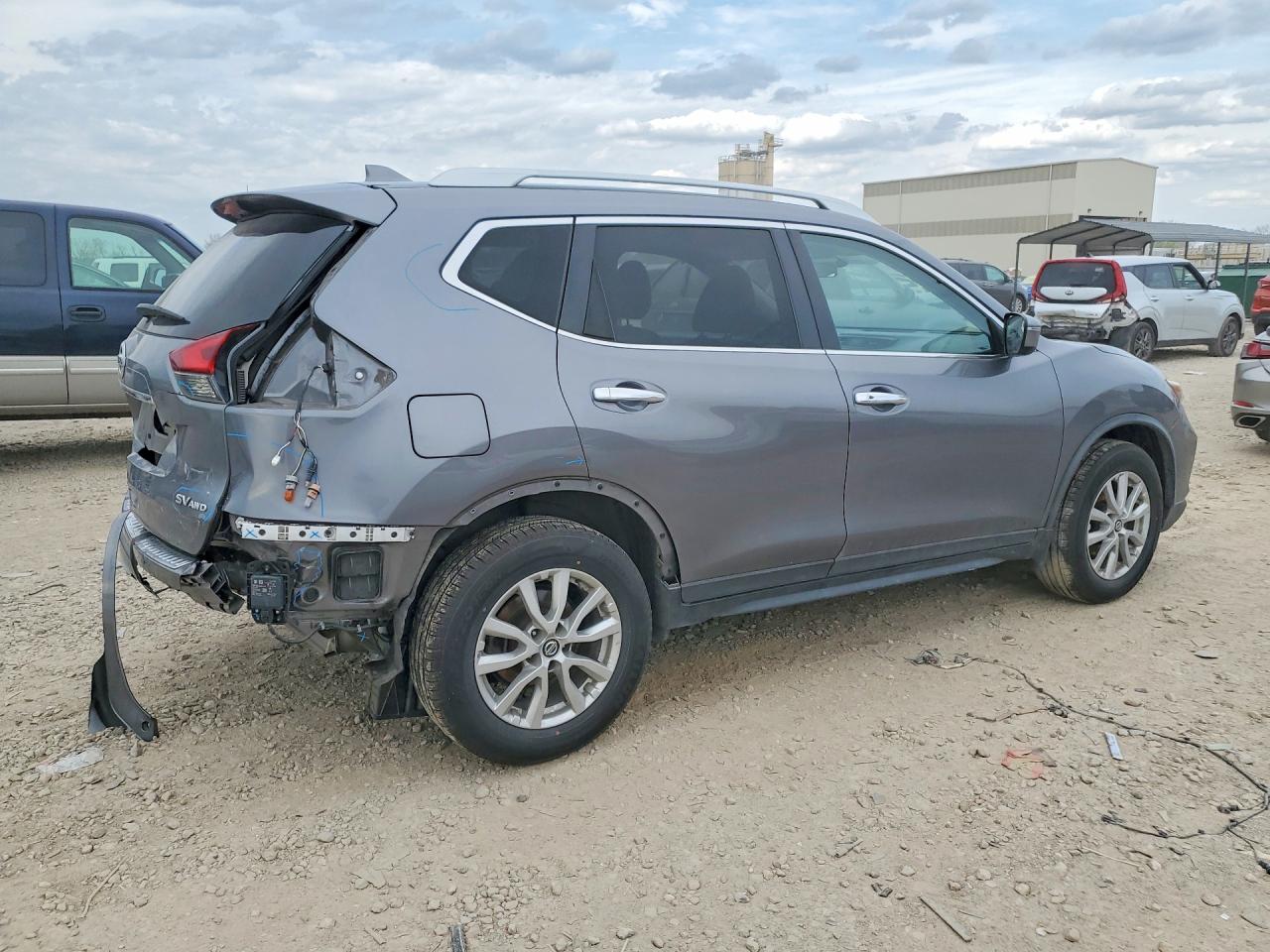 2018 NISSAN ROGUE SV photo 5
