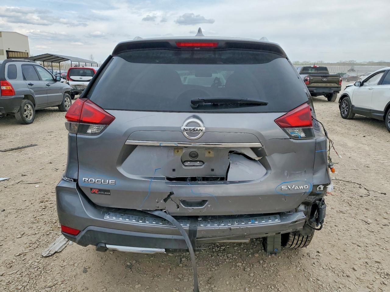 2018 NISSAN ROGUE SV photo 11