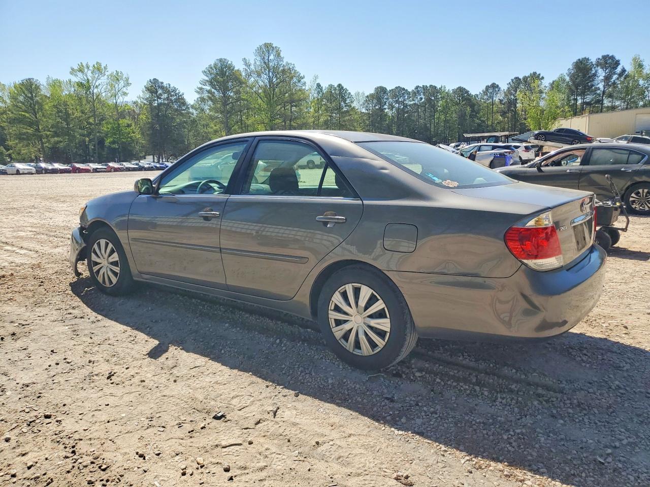 2005 TOYOTA CAMRY XLE photo 3