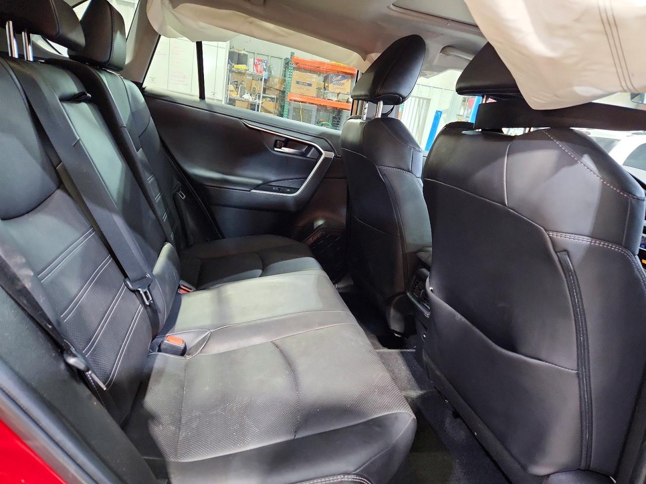 2022 TOYOTA RAV4 LIMITED photo 31