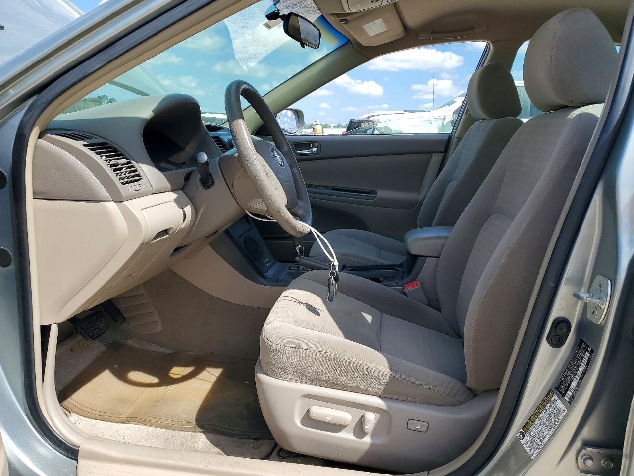 2005 TOYOTA CAMRY LE photo 13