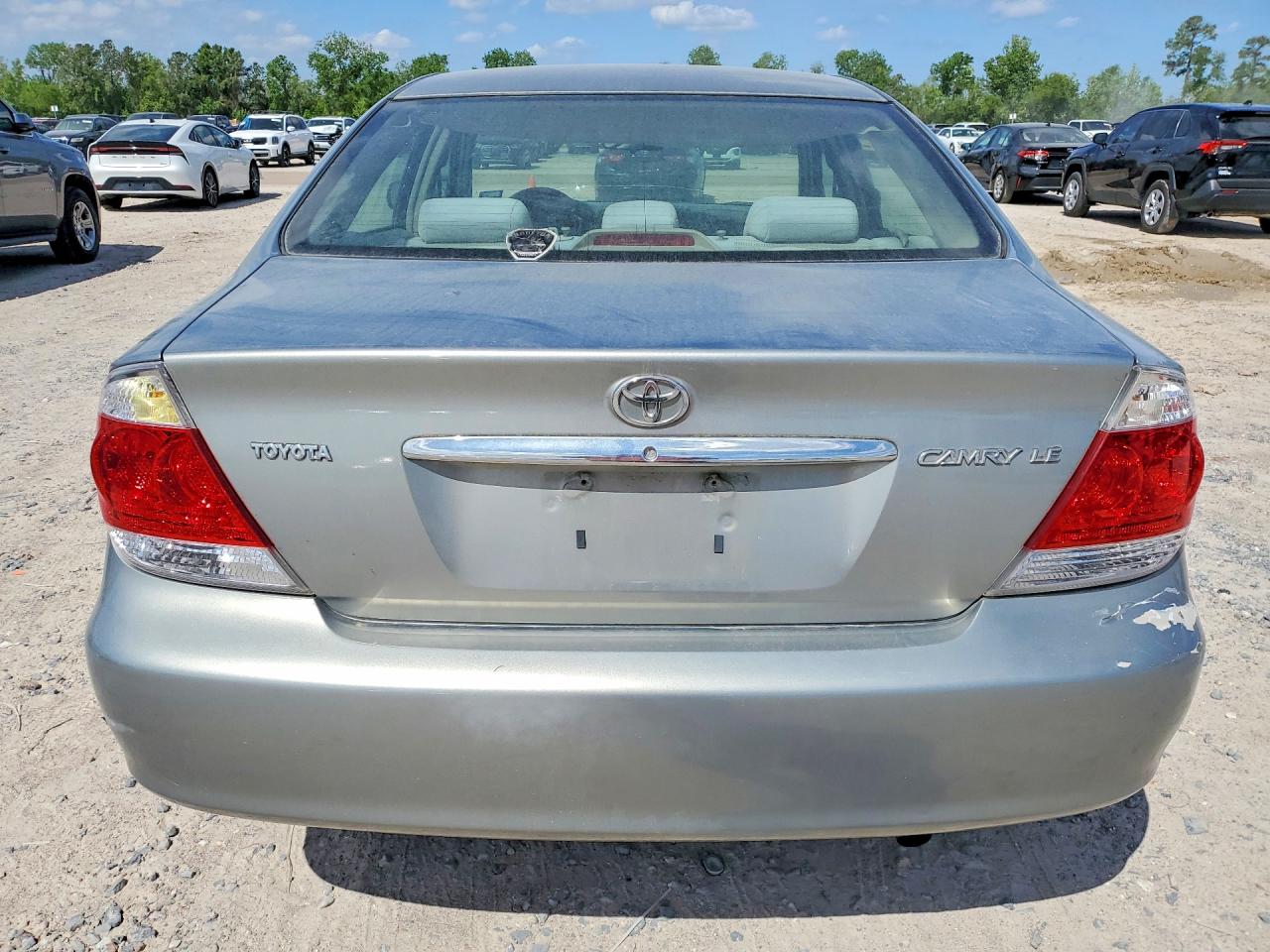 2005 TOYOTA CAMRY LE photo 11