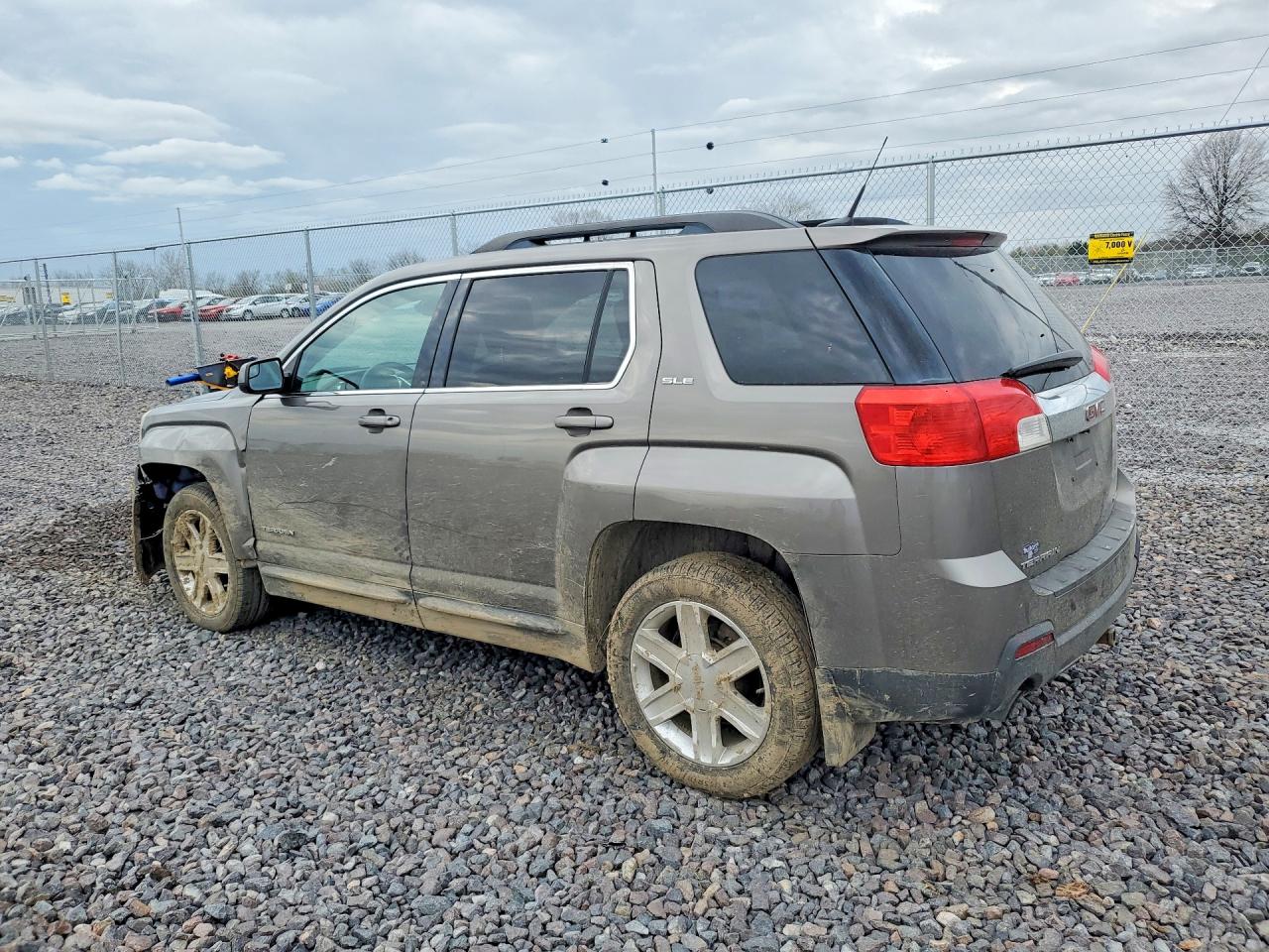 2012 GMC TERRAIN SLE photo 3