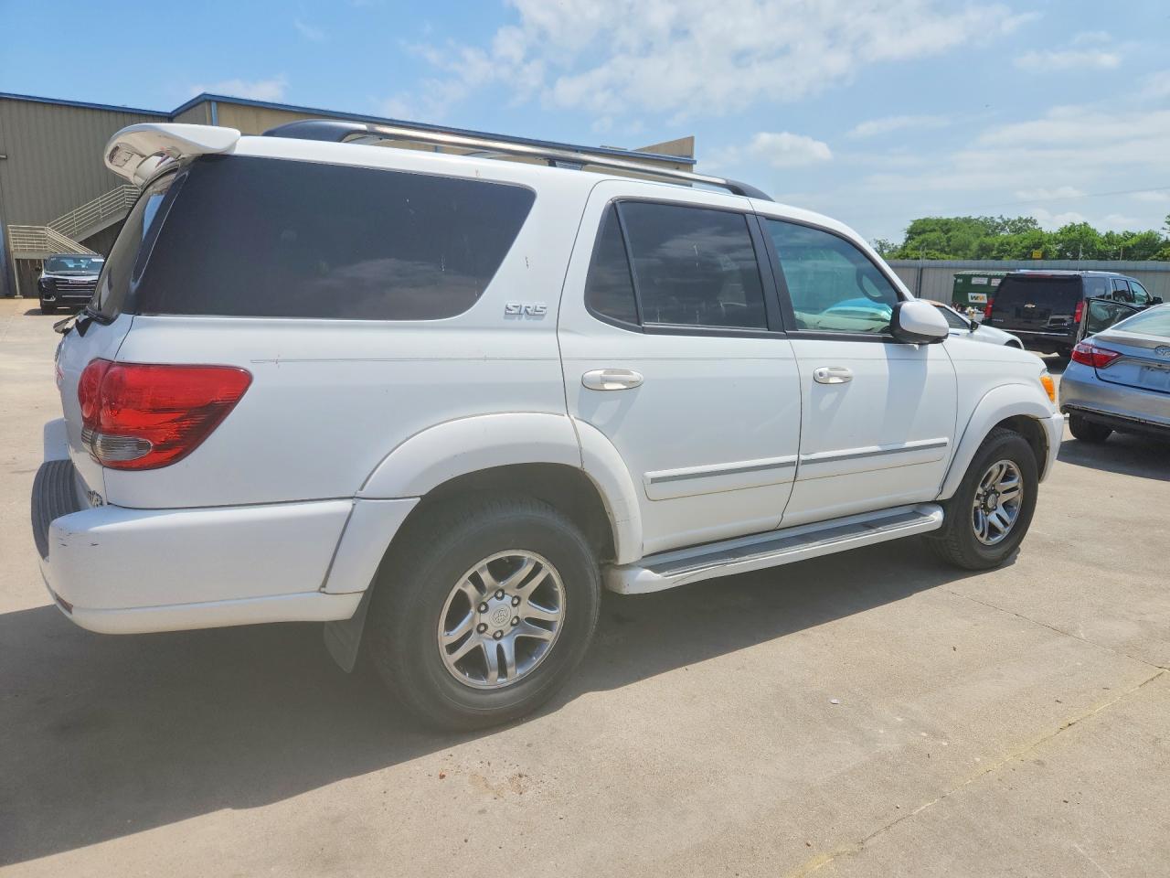 2005 TOYOTA SEQUOIA SR5 photo 3