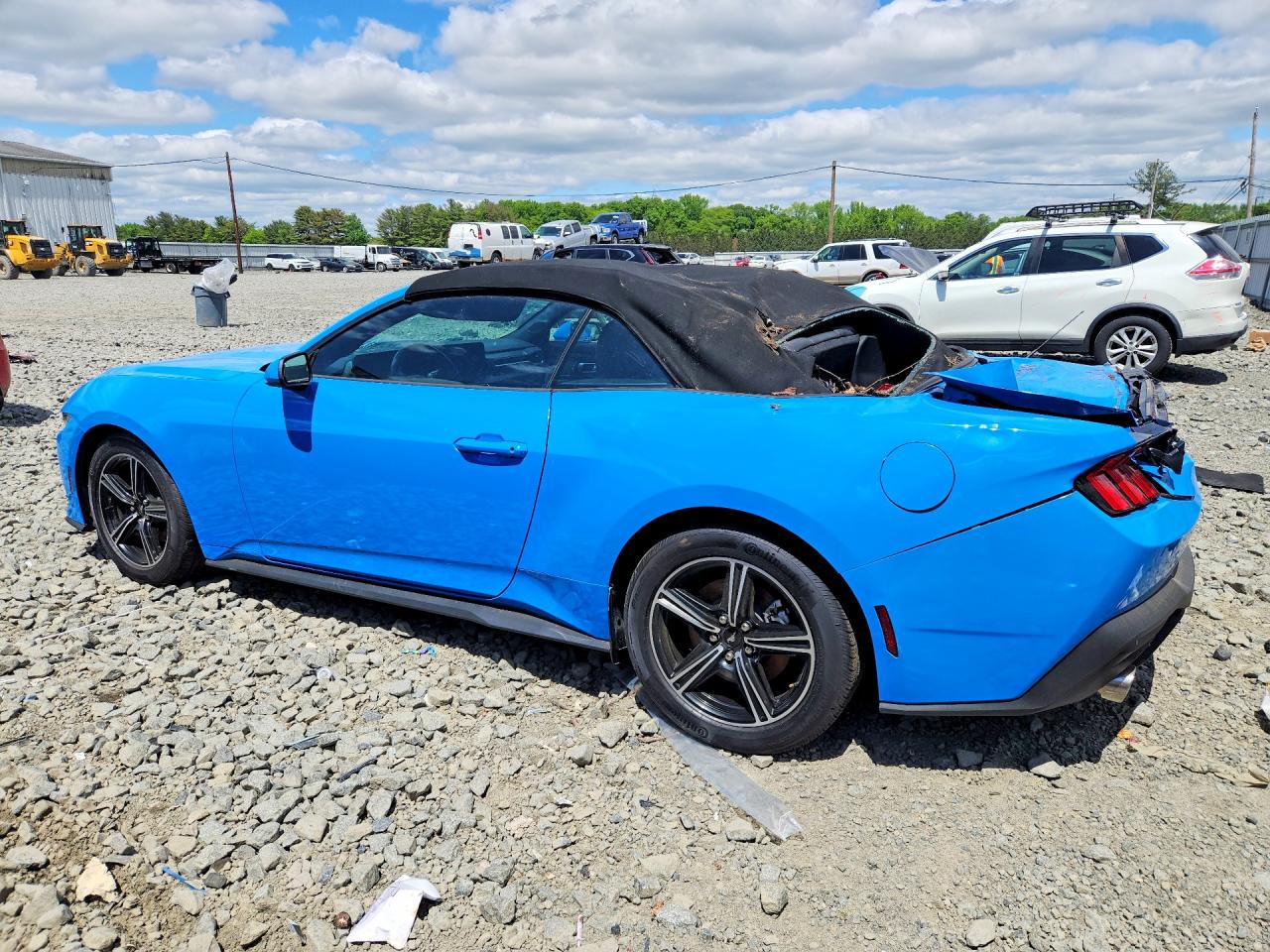 2025 FORD MUSTANG photo 4