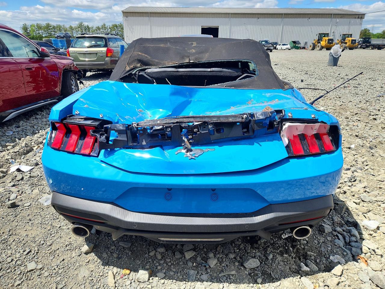 2025 FORD MUSTANG photo 16