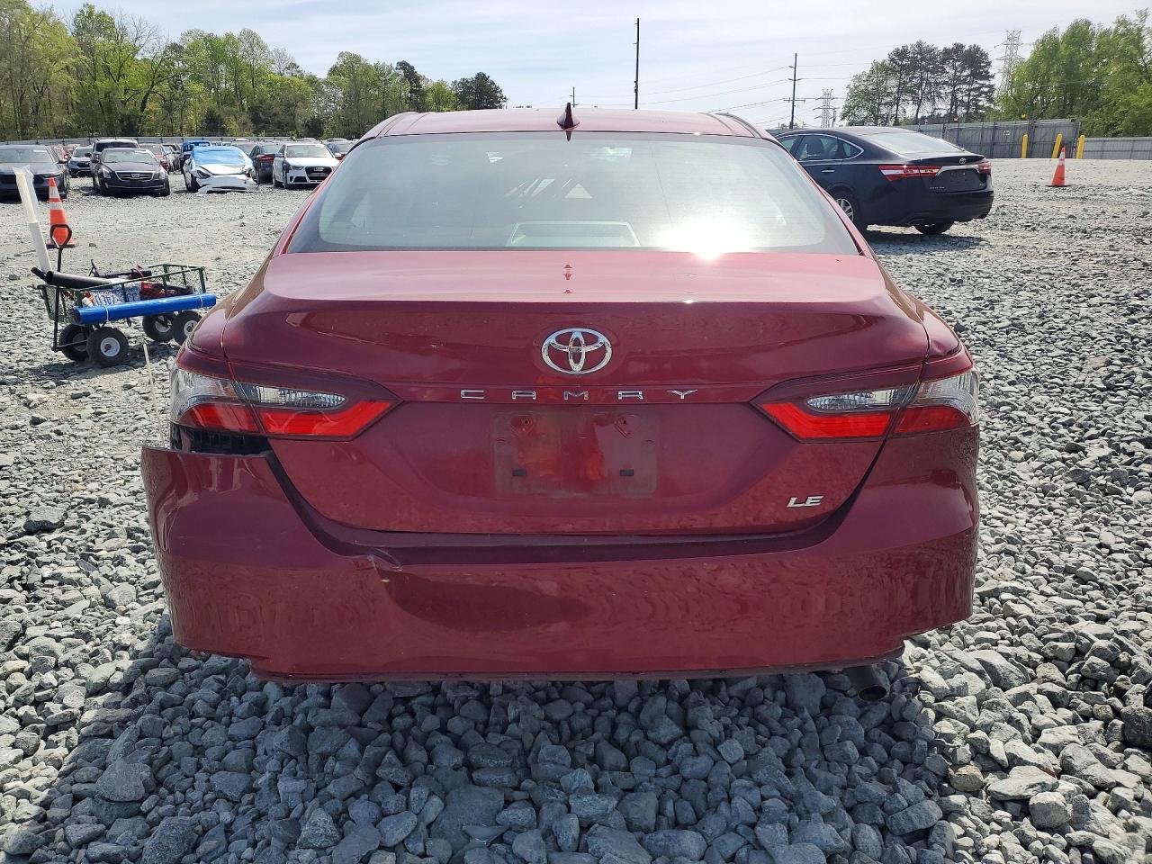 2022 TOYOTA CAMRY LE photo 11