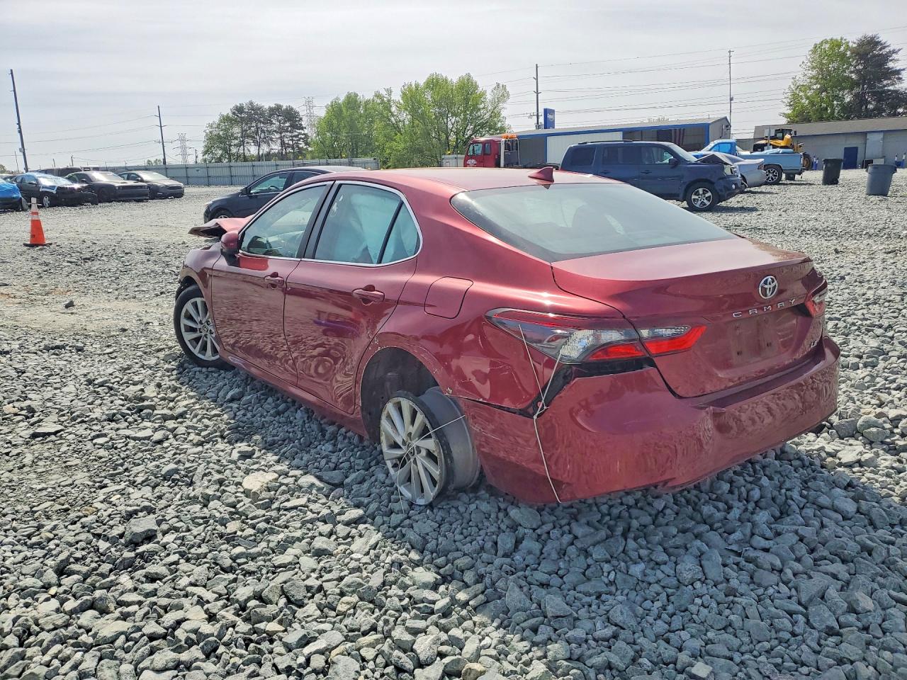 2022 TOYOTA CAMRY LE photo 3