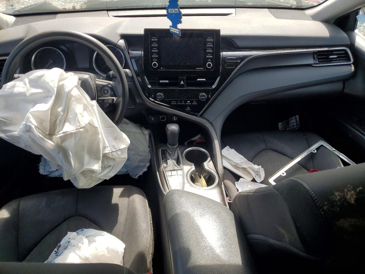 2022 TOYOTA CAMRY LE photo 15