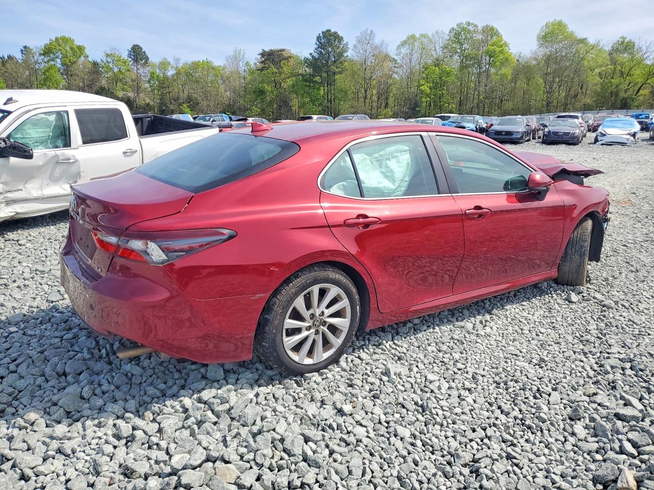 2022 TOYOTA CAMRY LE photo 5