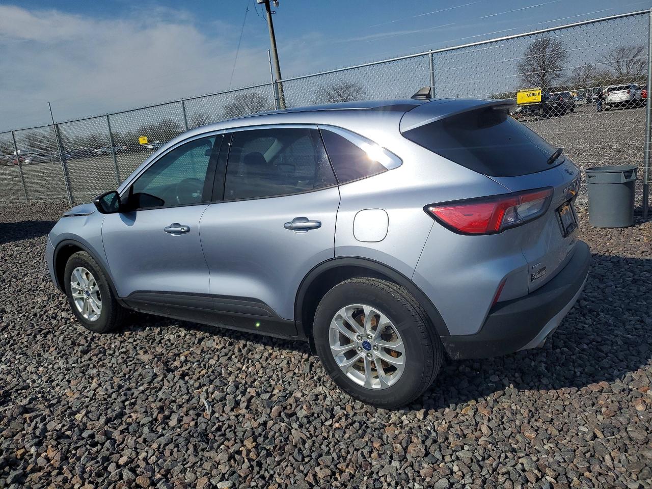 2022 FORD ESCAPE SE photo 2