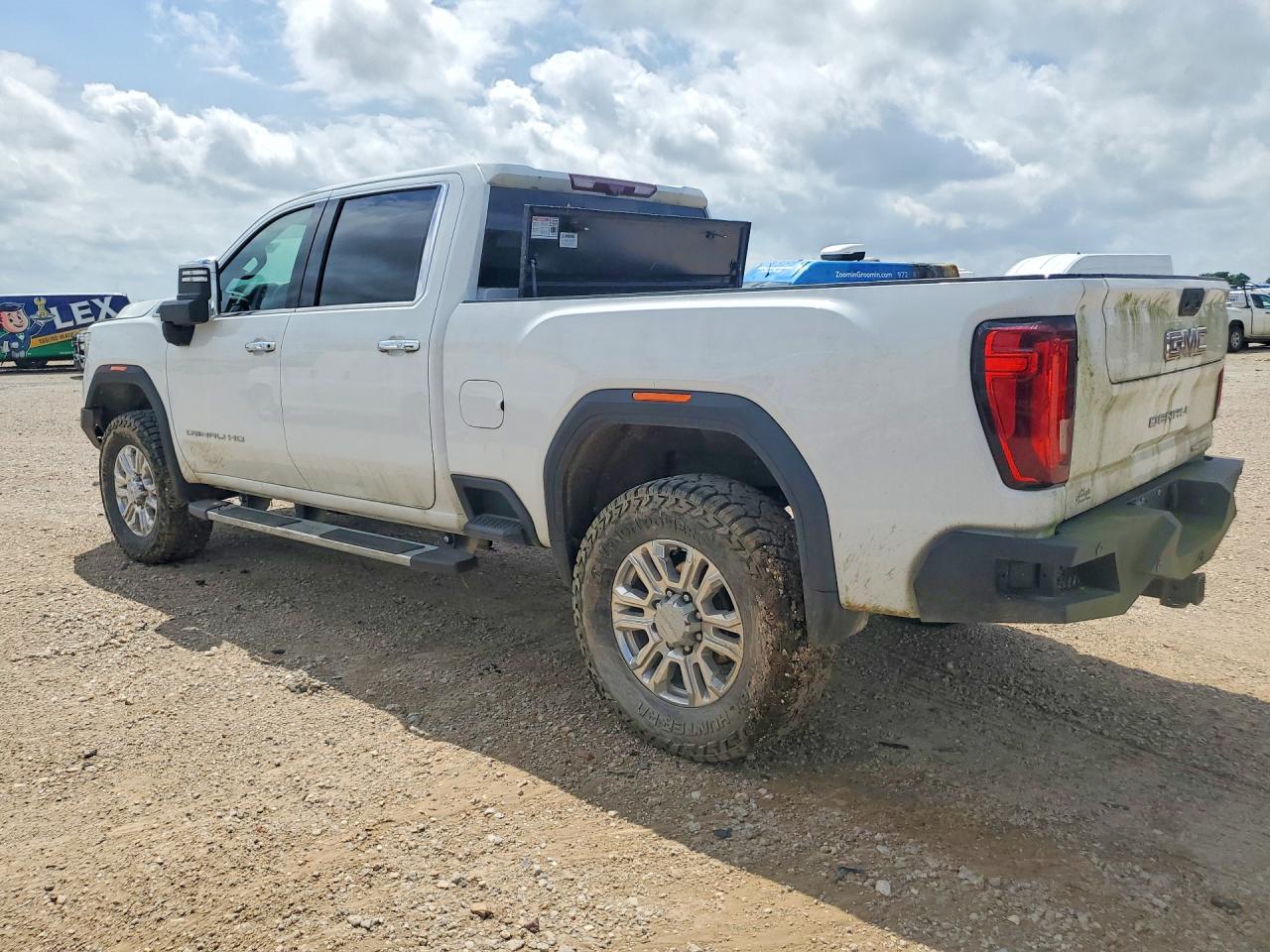 2020 GMC SIERRA K2500 DENALI photo 3