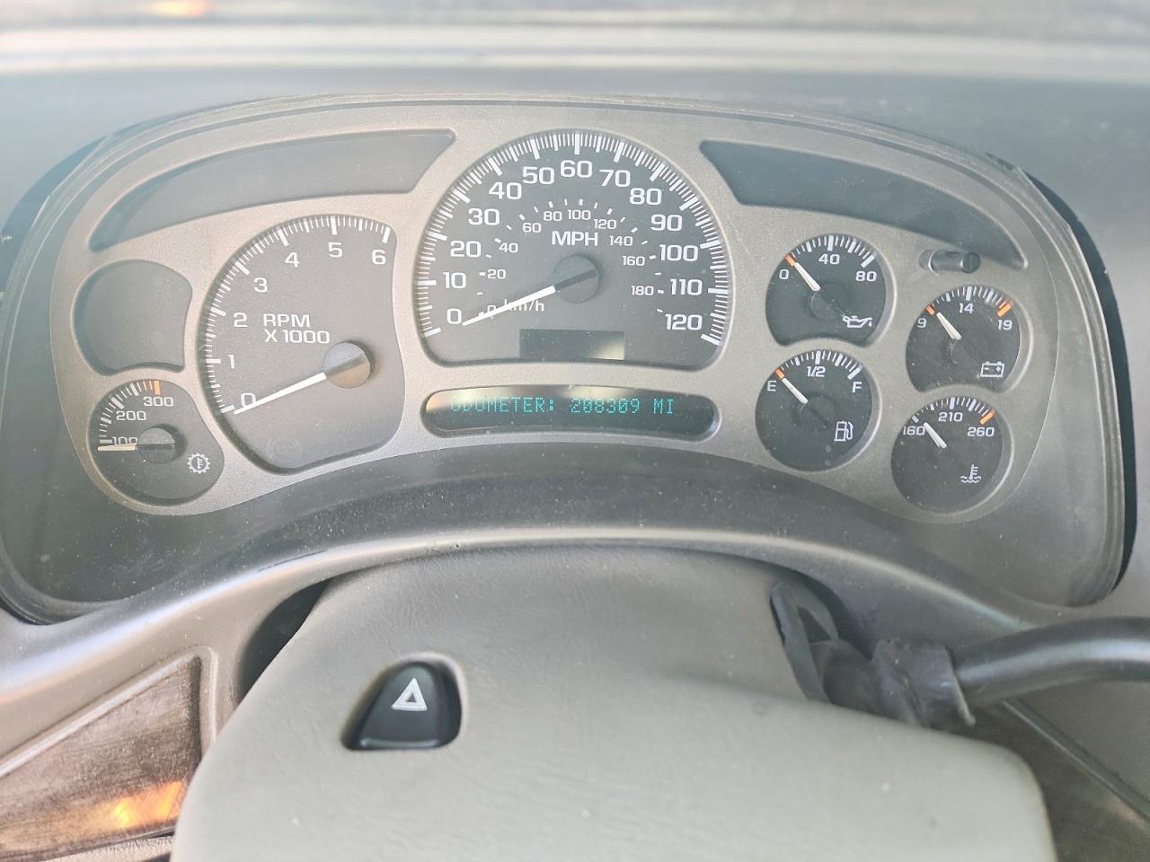 2004 GMC YUKON DENALI photo 17