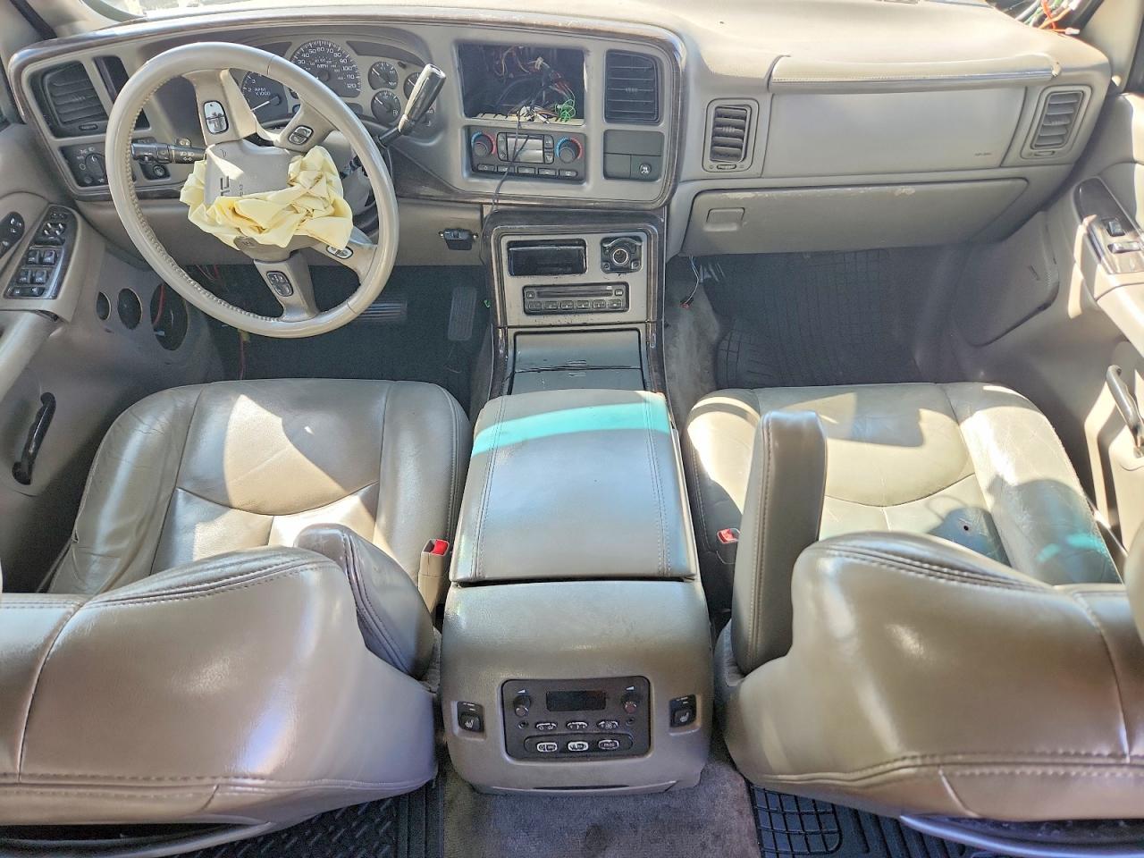 2004 GMC YUKON DENALI photo 15