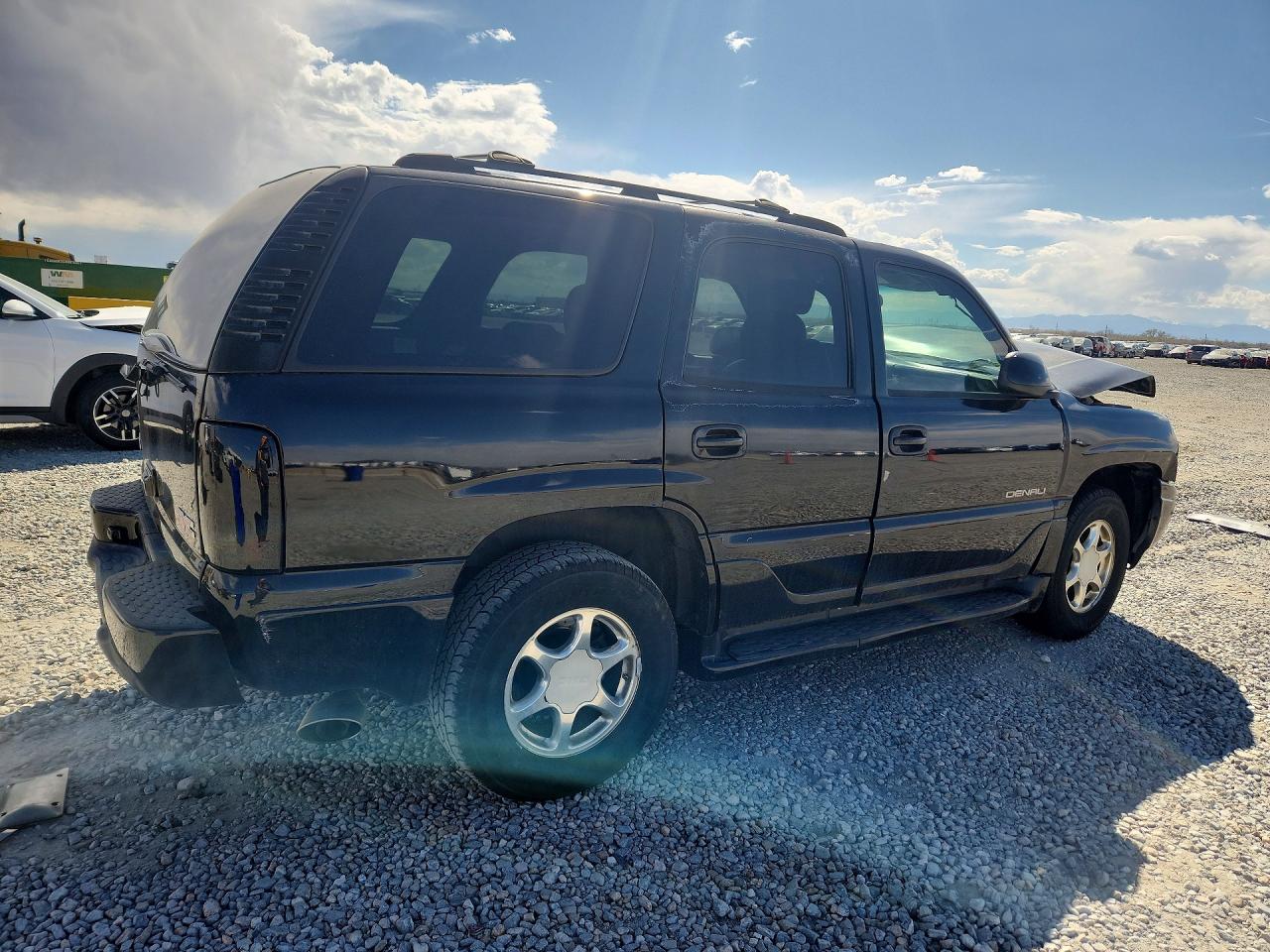 2004 GMC YUKON DENALI photo 5