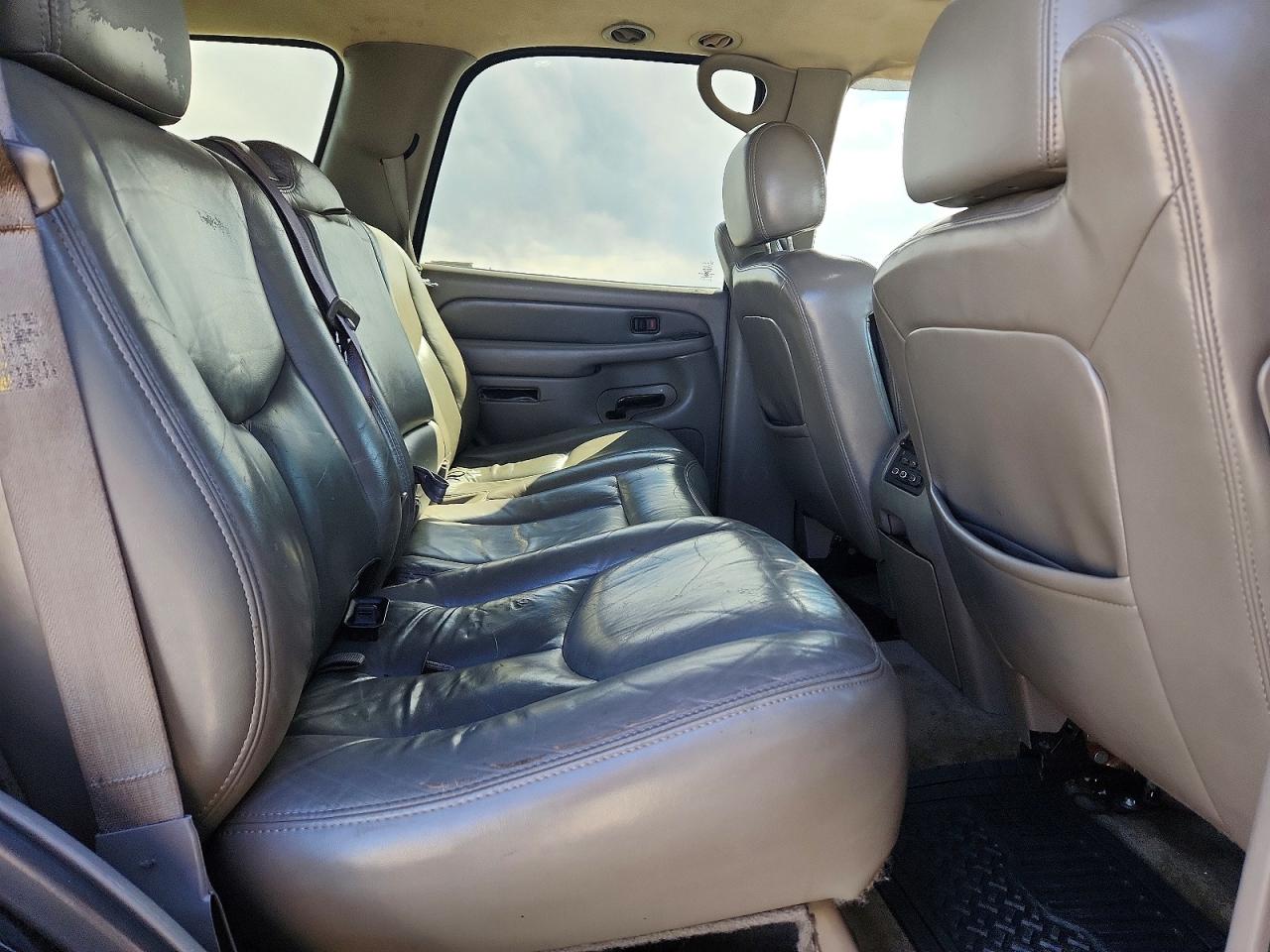 2004 GMC YUKON DENALI photo 21